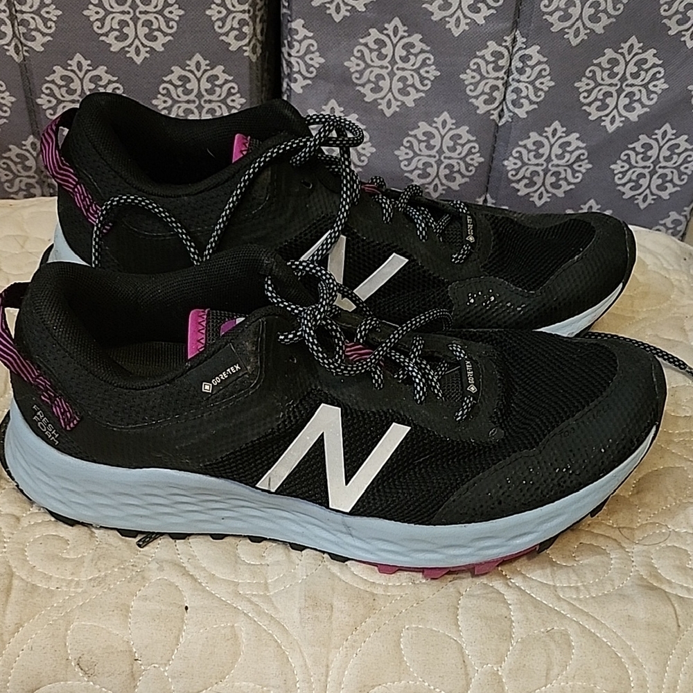 New Balance Women's Black & Light Blue Running Shoes